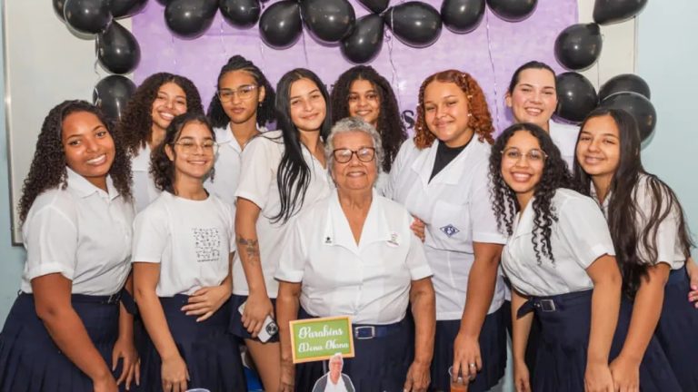 Aluna Mais Velha Da Rede Estadual Do RJ Faz 86 Anos E Ganha Festa