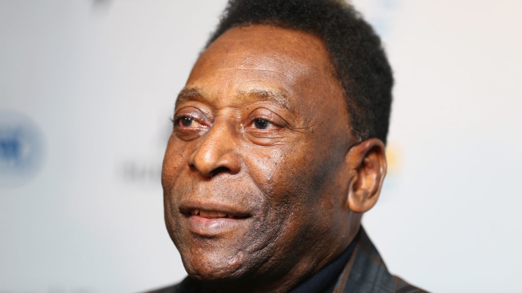 Ex-jogador Pelé é internado em São Paulo com inchaço generalizado