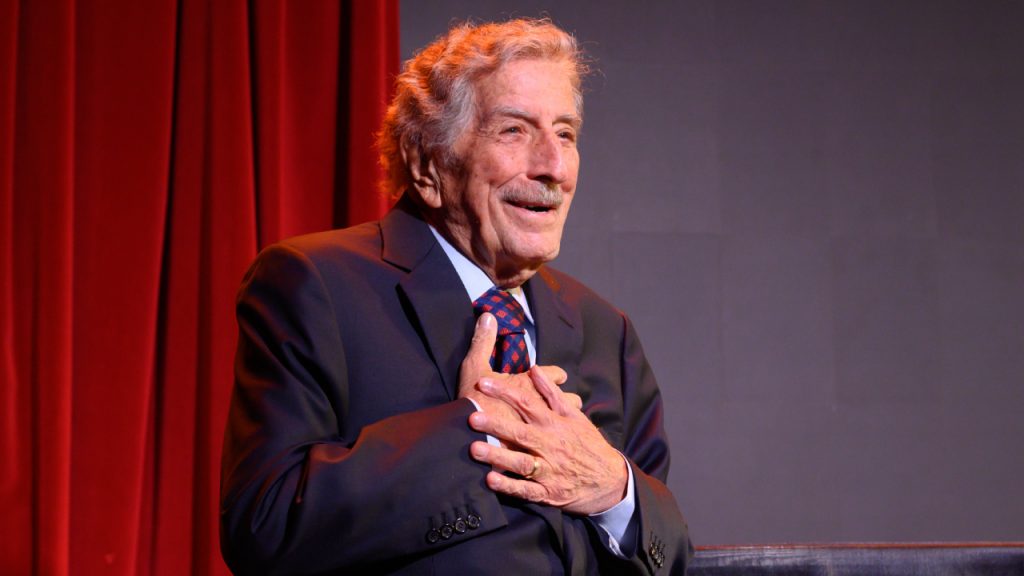 Cantor Tony Bennett, ícone do pop e jazz, falece aos 96 anos