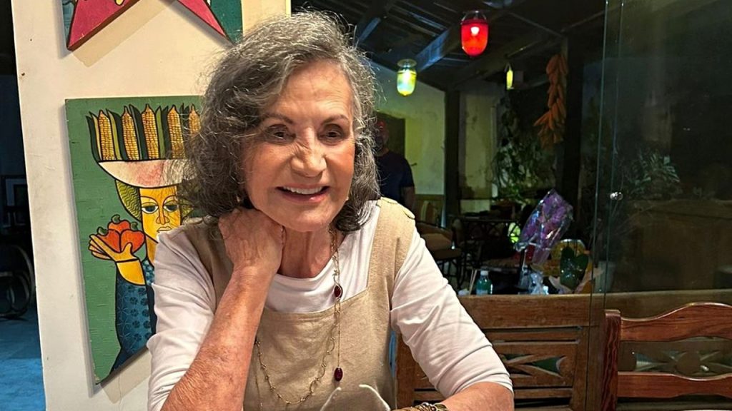 Símbolo de vitalidade, Rosamaria Murtinho completa 91 anos com sorriso no rosto