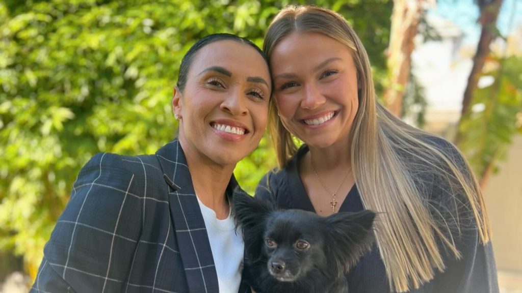 Marta completa 38 anos e celebra dia especial ao lado da esposa