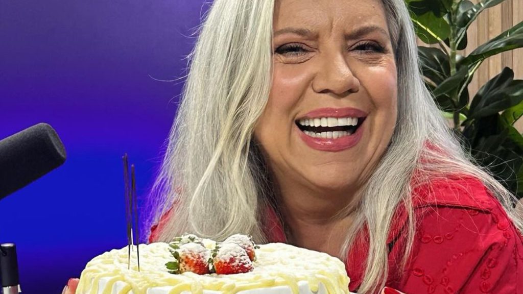 Astrid Fontenelle completa 63 anos e vibra: "Reabastecida de muito amor!"